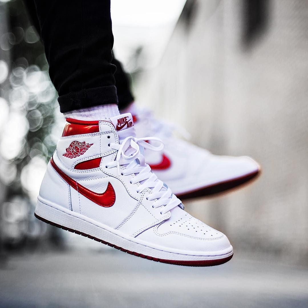 Air Jordan 1 OG High "Metallic Red"