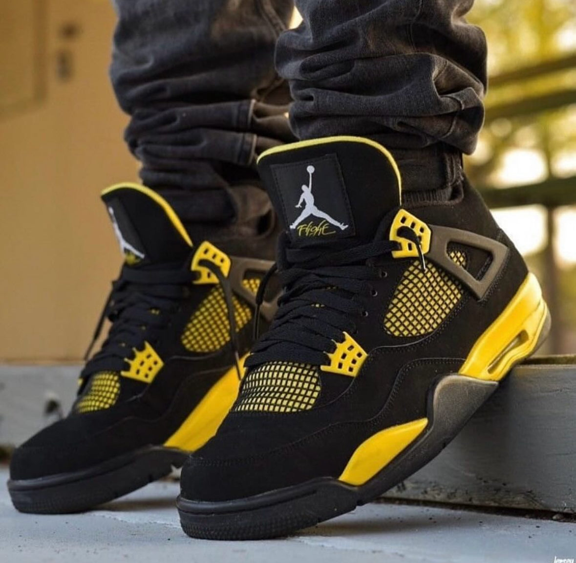 Air Jordan 4 Retro Thunder Yellow