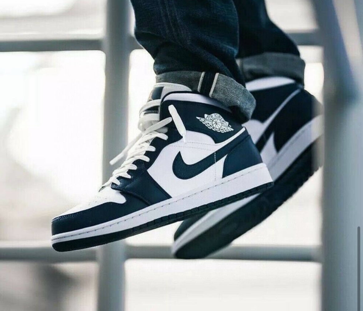 Air Jordan 1 Mid Obsidian