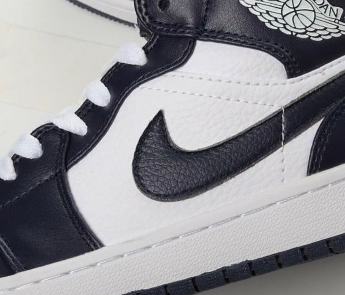 Air Jordan 1 Mid Obsidian