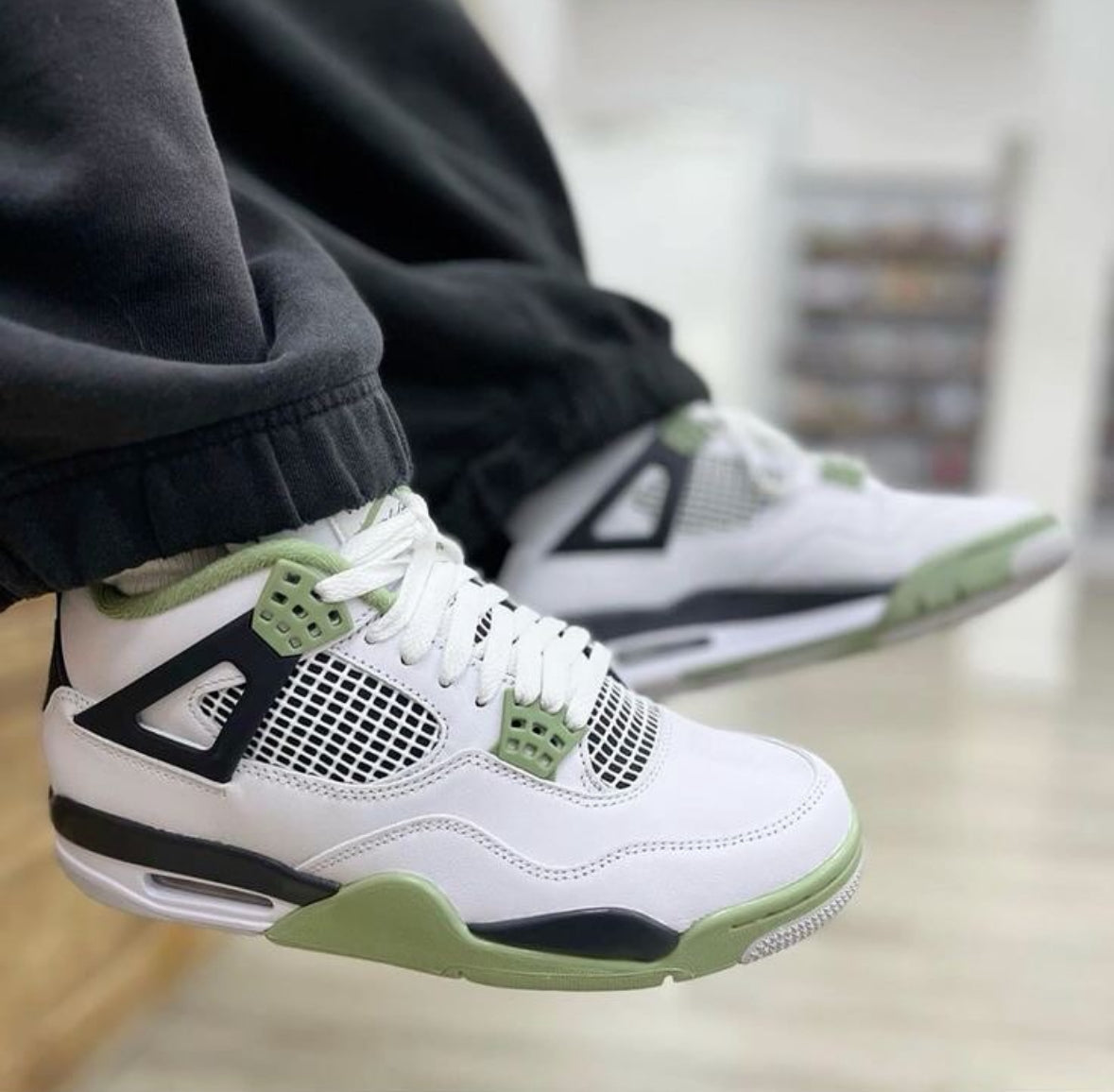 Air Jordan 4 Retro Seafoam