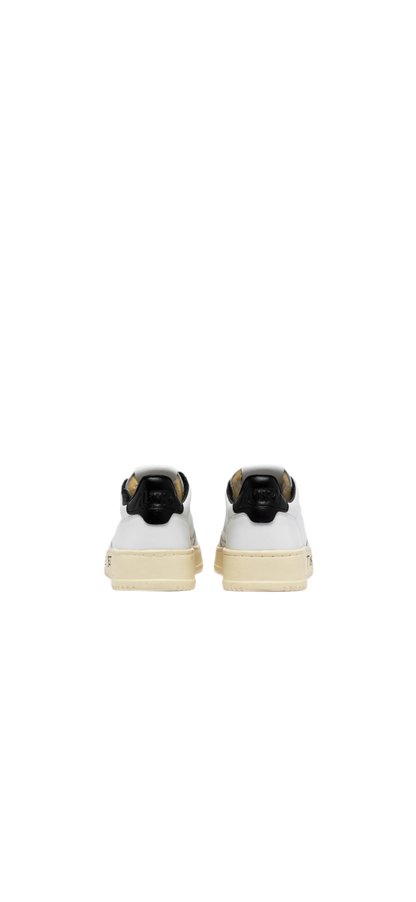 AUTRY SNEAKERS
SNEAKERS MEDALIST LOW IN PELLE BIANCA E NERA CON LETTERING