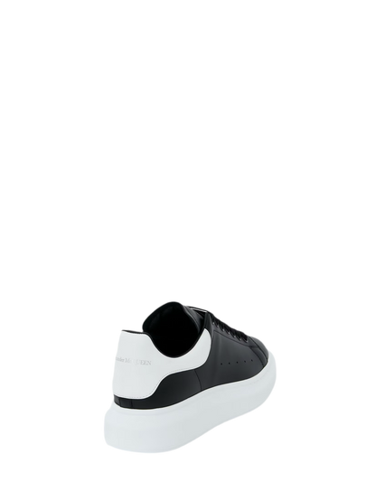 Alexander McQueen Sneaker Oversize in Nero/Bianco