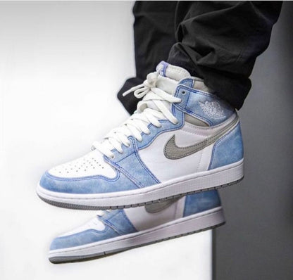 Air Jordan 1 Retro High OG Hyper Roval